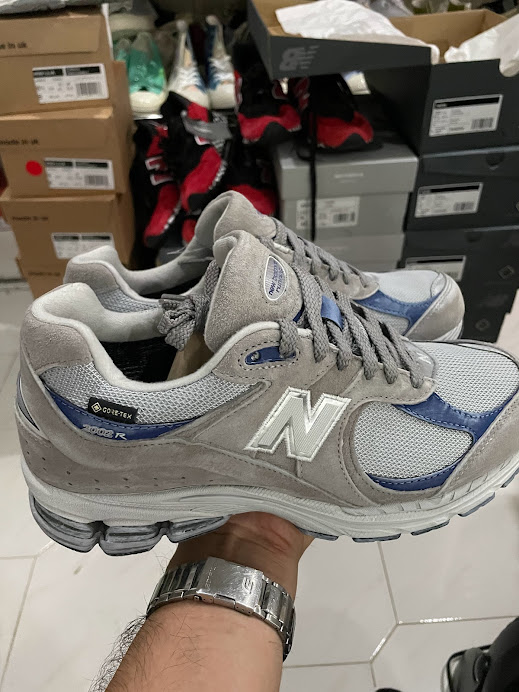 new balance 2002r Gore-Tex